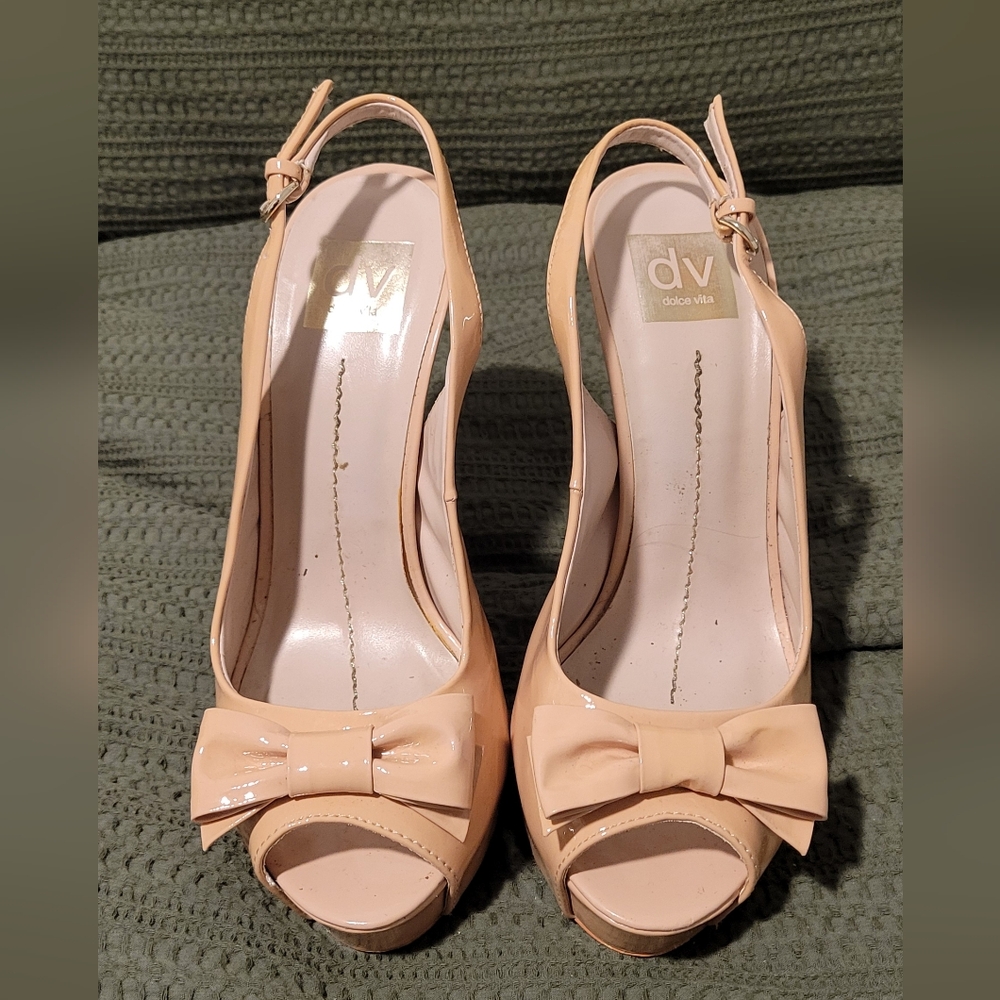 DV by Dolce Vita Women's Cream Peep Toe Heels